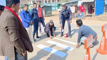 दाङको तुलसीपुरका विभिन्न स्थानमा जेब्रा क्रसिङ निर्माण