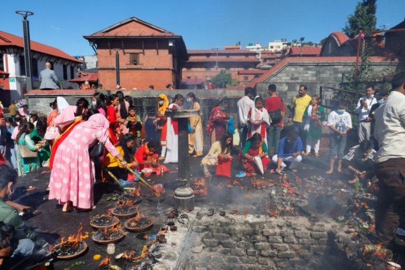 आज साउनको पहिलो सोमबार : पशुपतिमा भक्तजनको भीड